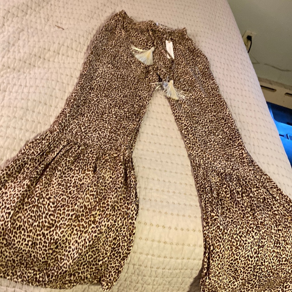 Olivaceous leopard pants